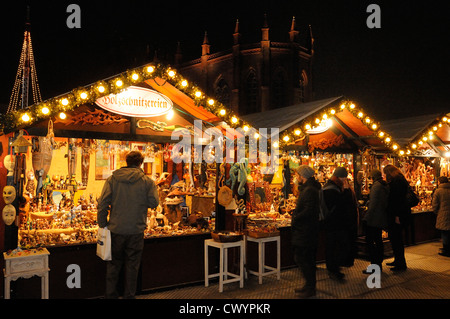 Weihnachtsmarkt am Opernpalais, Unter Den Linden, Berlin, Deutschland Stockfoto