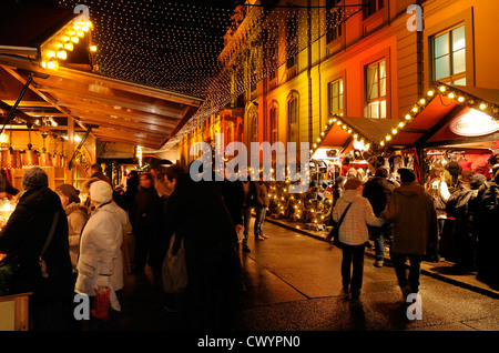 Weihnachtsmarkt am Opernpalais, Unter Den Linden, Berlin, Deutschland Stockfoto