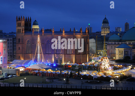Weihnachtsmarkt am Opernpalais, Friedrichwerderscher Kirche, Berlin-Mitte, Berlin, Deutschland, Europa Stockfoto