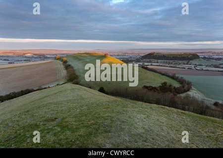 Blick Richtung Parrock Hill, Cadbury Castle und Glastonbury Tor in der Ferne. Sunrise. Somerset. England. VEREINIGTES KÖNIGREICH. Stockfoto