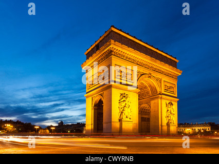 Ampel Wanderwege rund um Napoleons Arc de Triomphe Place Charles de Gaulle Champs Elysees in Paris Frankreich EU Europa