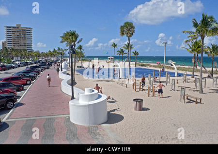 Strand von ft. Lauderdale, Florida preisgekrönten Wavewall und Unterschrift Strandpromenade markieren Welt berühmten Küste. Stockfoto
