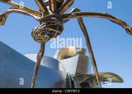 Spinne Skulptur "Maman" von Louise Bourgeois vor Guggenheimmuseum in Bilbao, Spanien Stockfoto