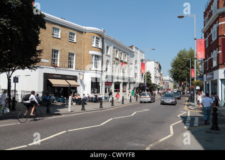 Gesamtansicht (ca. aussehende Ost) entlang der Kings Road, Chelsea, London, SW3, UK. Stockfoto