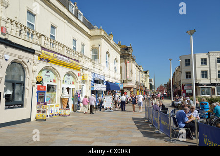 Regent-Fußgängerzone am Meer, Weston-Super-Mare, Somerset, England, Vereinigtes Königreich Stockfoto