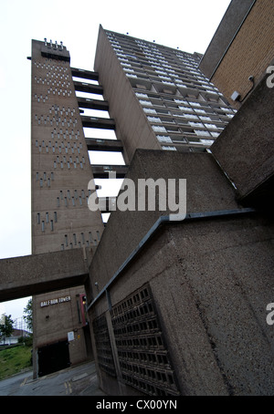 Balfron Tower, eines 27-geschossige Wohnblocks in Pappel, einem Stadtteil von London Borough of Tower Hamlets im Londoner East End Stockfoto