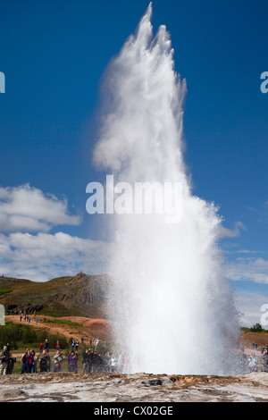 Strokkur Geysir ausbrechen, Island Stockfoto