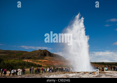 Strokkur Geysir ausbrechen, Island Stockfoto