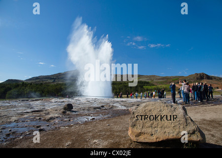 Strokkur Geysir ausbrechen, Island Stockfoto