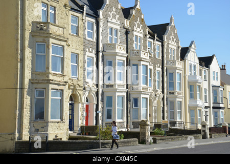 Reihenhäuser an der Esplanade, Burnham-on-Sea, Somerset, England, Vereinigtes Königreich Stockfoto