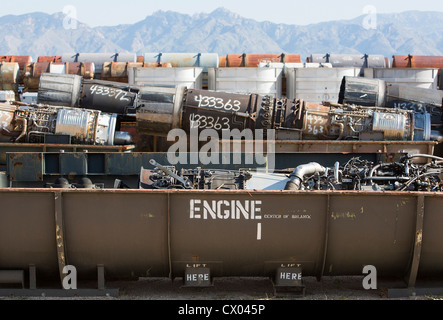 Überschüssige Düsentriebwerke der Lagerung bei der 309. Aerospace Maintenance and Regeneration Group in Davis-Monthan Air Force Base. Stockfoto