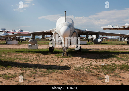 A-6 Eindringling Flugzeuge in der Lagerung bei der 309. Aerospace Maintenance and Regeneration Group in Davis-Monthan Air Force Base. Stockfoto