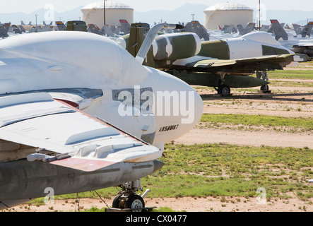 A-6 Eindringling Flugzeuge in der Lagerung bei der 309. Aerospace Maintenance and Regeneration Group in Davis-Monthan Air Force Base. Stockfoto