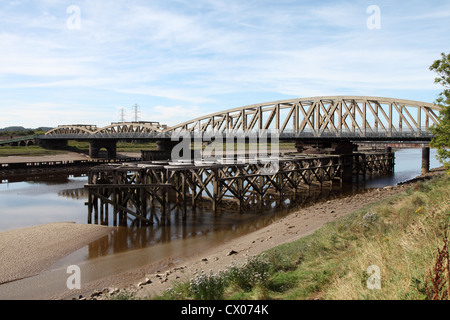 Hawarden Schiene Schaukel Brücke über den Fluss Dee in der Nähe von Shotton Flintshire, Nord-Wales, UK Stockfoto