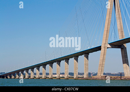 Der berühmte Pont de Normandie überspannt Seineufer verbindet Le Havre nach Honfleur in Normandy.View von der Seite von Honfleur. Stockfoto