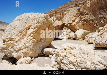 Steinen der Makhtesh Ramon, einzigartigen Krater in Israel Stockfoto