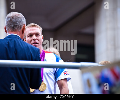 Sir Chris Hoy, Bahnradfahrer, Goldmedaillengewinner in London 2012, während unsere größte Team Parade im Interview mit Sky Stockfoto