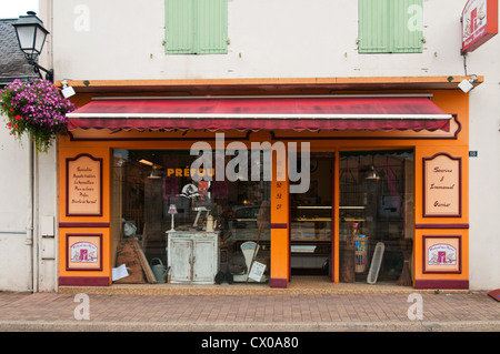 Traditionelle französische Bäckerei. Mareuil-Sur-Lay, Vendée, Pays De La Loire, Frankreich. Stockfoto
