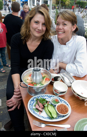 Die betteln Schüssel legen die neue authentische Thai in Peckham 168 Bellenden Road Peckham SE15 4BW. Pix von Chefkoch / Co Manager Jane A Stockfoto