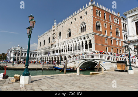 Ponte Della Paglia-Brücke in der Nähe Dogenpalast, Venedig, Italien. Stockfoto