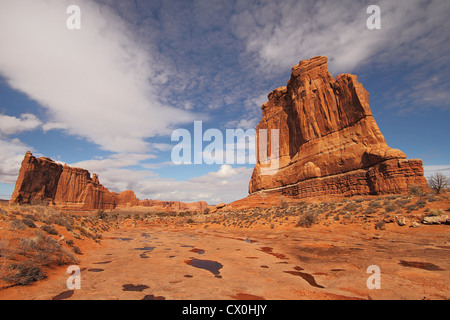 Sandstein-Denkmäler entlang der Park Avenue trainieren im Arches National Park in der Nähe von Moab, Utah Stockfoto