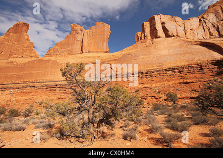 Sandstein-Denkmäler entlang der Park Avenue im Arches National Park in der Nähe von Moab, Utah Stockfoto