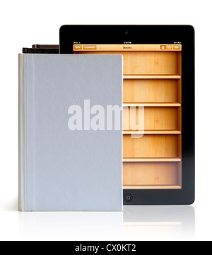 IPad 3 mit Books-Anwendung auf Bücher auf weißem Hintergrund Stockfoto