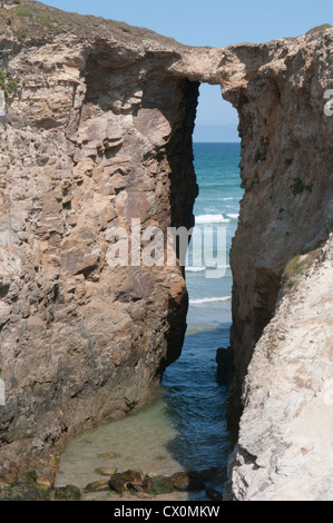 Blick auf die Felsformationen am Strand von Dünenwanderungen. Perranporth. Cornwall, England, Vereinigtes Königreich. Juli. Stockfoto