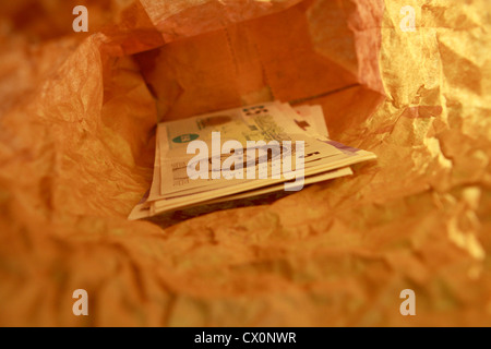 hervorragende Noten in eine braune Papiertüte Stockfoto