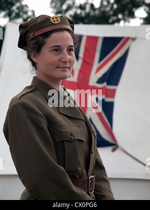 Eine Szene aus einer historischen Inszenierung Gesellschaft Erholung des ersten Weltkriegs in der Landschaft von East Sussex. Stockfoto