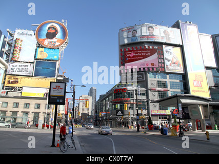 Ein Blick auf Dundas Square in Toronto Stockfoto