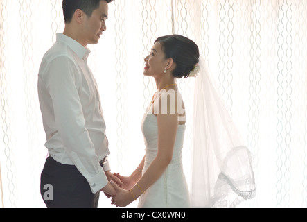 asiatische Braut während ihrer tatsächlichen Tag Hochzeit, Braut Augen im Mittelpunkt Stockfoto