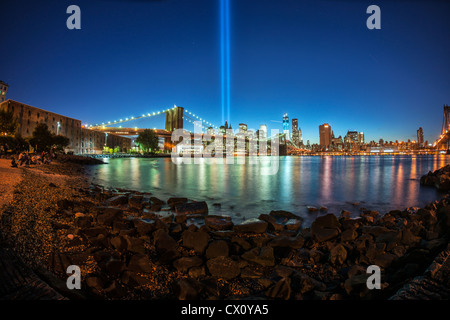 Tribute in Light, 9 / 11 Memorial in Manhattan, New York City. Von Brooklyn am 12. September 2012 gesehen. Stockfoto