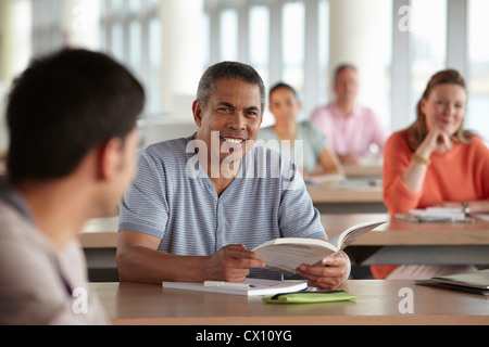 Ältere Schüler in der Klasse Stockfoto