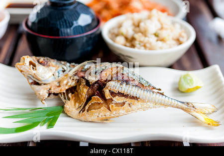 Gegrillte Jack Makrele Fisch mit Salz japanische traditionelle Speisen Stockfoto