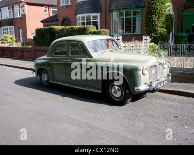 Rover P4 Limousine drausen 1940er Jahren gestaltete Haus. England-UK. Stockfoto