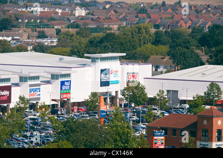 Ansicht von Aylesbury einschließlich der Aylesbury Shopping Park von oben genommen Stockfoto