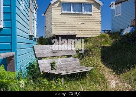 Die berühmten Strandhütten auf der Mudeford Sandspit in Christchurch, Dorset, England. Stockfoto