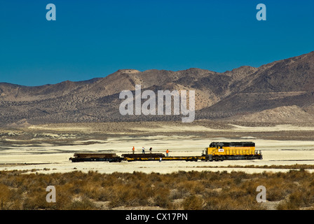 Trona Bahnhof in der Nähe von Trona Pinnacles National Natural Landmark, Kalifornien, USA Stockfoto