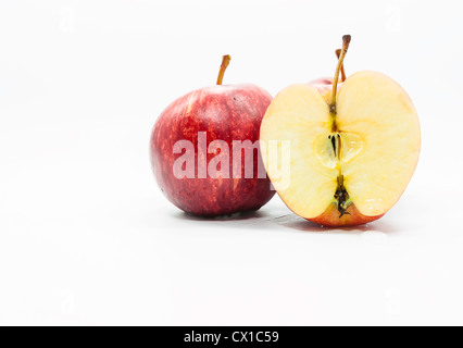 Roter Apfel isoliert auf weißem Hintergrund Stockfoto