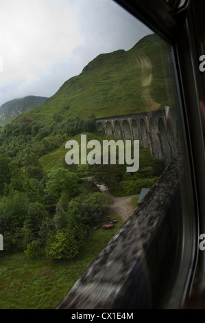 Glenfinnan Viadukt aus dem Zug am Loch Shiel, Westküste Schottland., UK Stockfoto