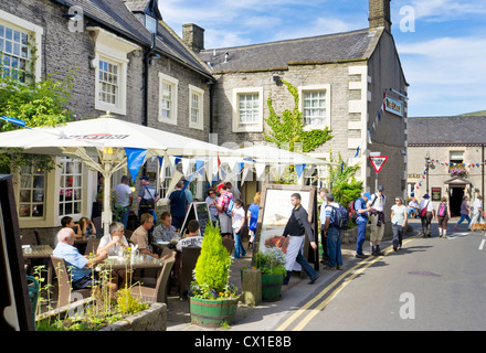 Das Schloss PUB Public House in Castleton Dorfzentrum Derbyshire Peak District England uk Gb eu Europa Stockfoto