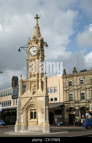 Der Mallock Memorial Clock Tower in Torquay, Devon, England.  Gebaut im Jahr 1902. Stockfoto