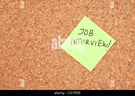 Job interview Notiz auf einer Pinnwand Speicher Stockfoto