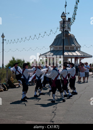 Morris Tänzer beim 2012 Broadstairs Folk Music Festival in Kent, England. Stockfoto