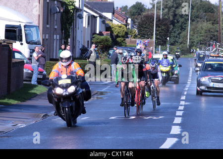 Führende Gruppe von Fahrern in Tour of Britain Zyklus Rennen 2012 4.Etappe Carlisle nach Blackpool Durchreise Pilling auf 13.09.2012 Stockfoto