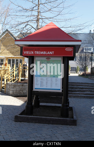 Mont Tremblant Ski-Dorf Karte In der Fußgängerzone Dorf, Mont Tremblant, Quebec, Kanada Stockfoto