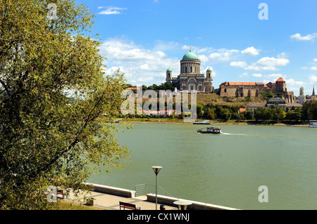 Basilika in Esztergom, Ungarn Nordeuropa gesehen von Sturovo, Slowakei Stockfoto