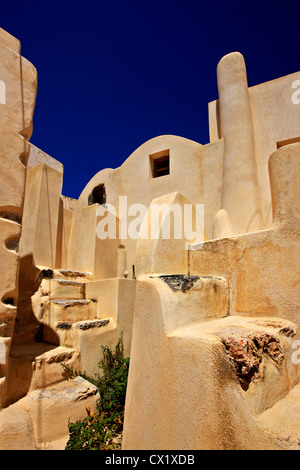 Beeindruckende Architektur im alten Teil des Dorfes Embourios, in das Landesinnere der Insel Santorini, Kykladen, Griechenland