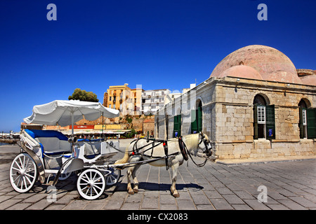 "Gyali Tzamisi" (auch bekannt als "Kucuk Hasan Pascha Moschee") am venezianischen Hafen von Chania, Kreta, Griechenland Stockfoto